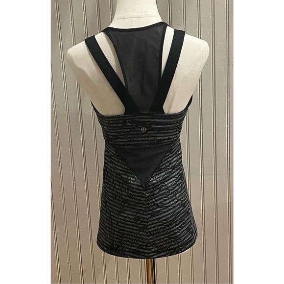 Lululemon Running in the City tank sz 4 - Picture 2 of 3